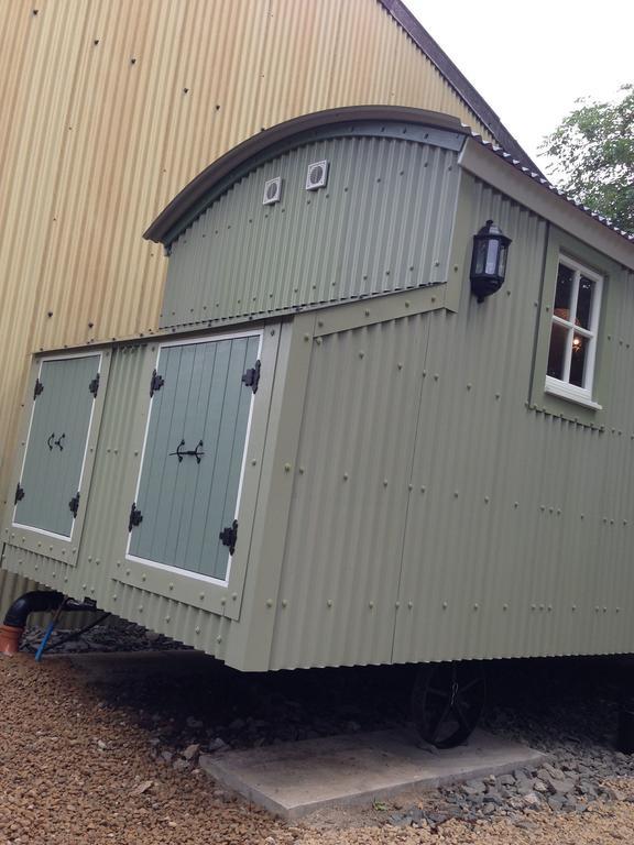 Posh Huts Farmstay Falstone Bagian luar foto